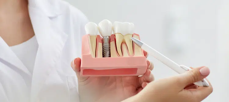 Is a loose dental implant an emergency?